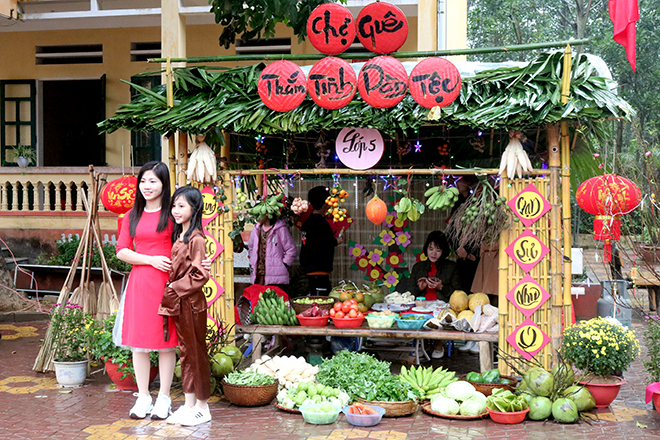 Xã Văn Phú: Hội chợ quê Xuân kết hợp trải nghiệm ngoại khóa cho học sinh
