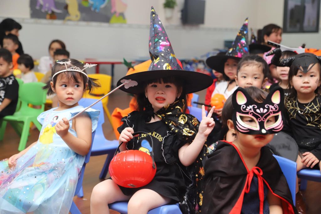 Lễ hội hóa trang của bé – Anh Việt Mỹ