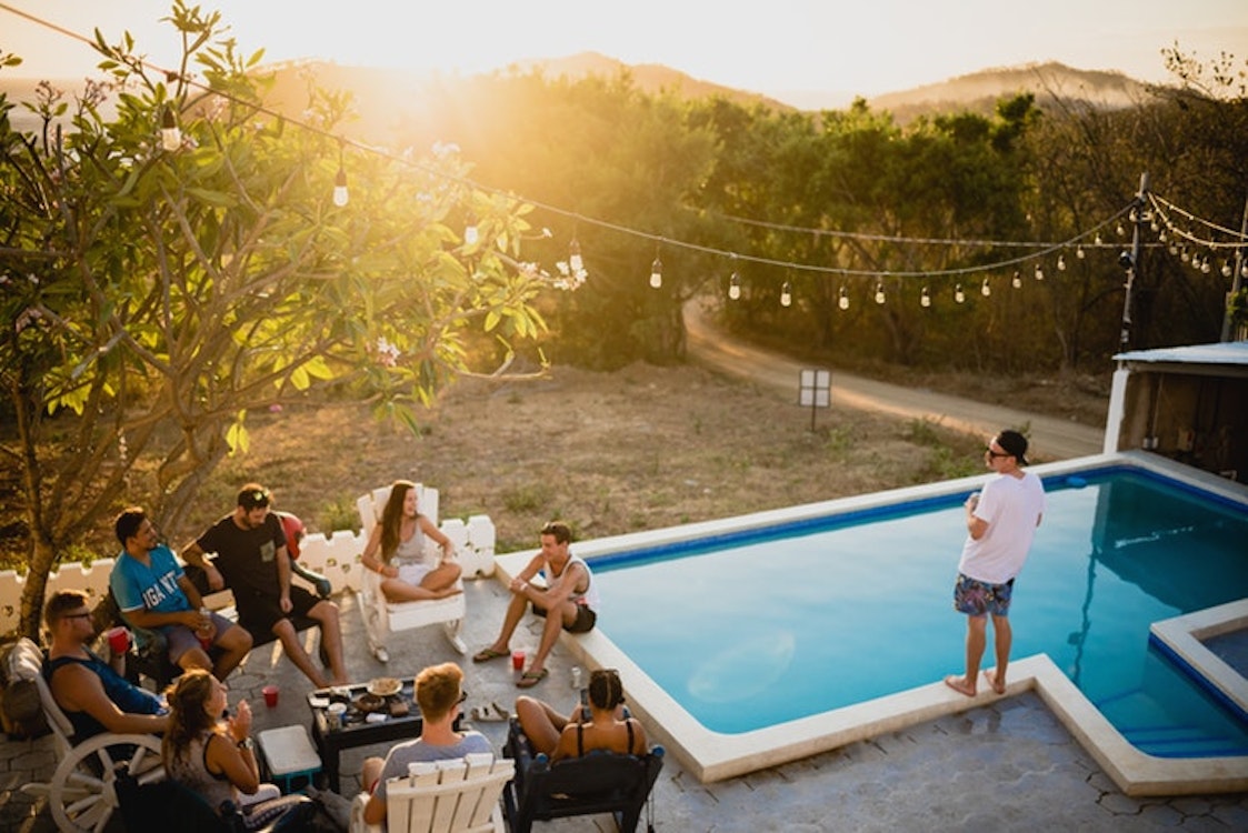 Pool Party là gì? Cách tổ chức bữa tiệc hồ bơi hoàn hảo cho mọi dịp