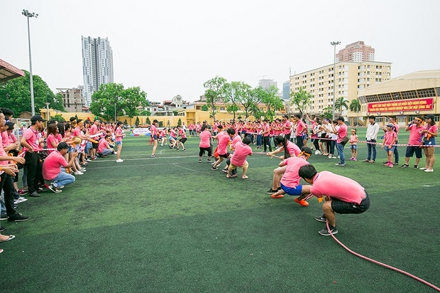 Màn tranh tài giữa các đội nhóm trong tổ chức sự kiện thể thao.
