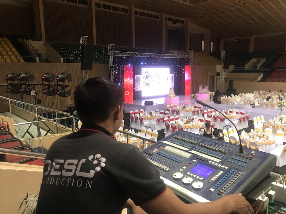 điều khiển nhạc nền sự kiện hội nghị 